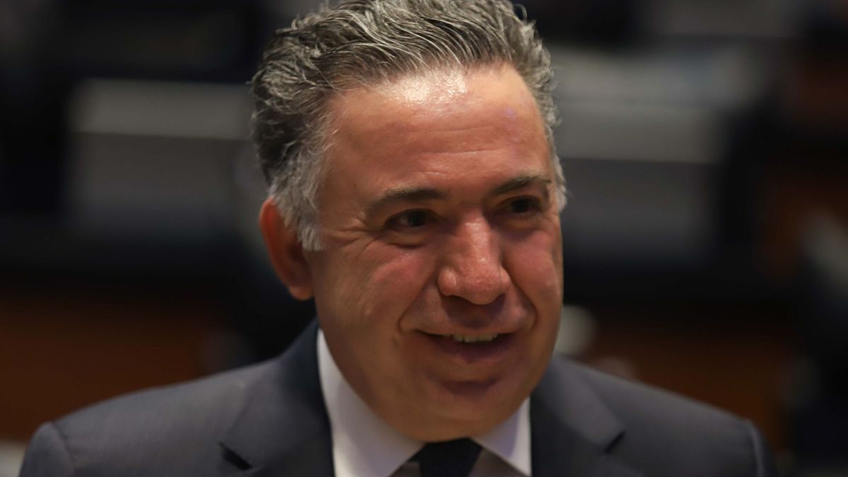 Enrique Inzunza regresa como senador de Morena tras licencia
