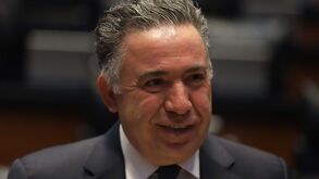 Enrique Inzunza regresa como senador de Morena tras licencia
