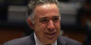 Enrique Inzunza regresa como senador de Morena tras licencia