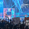WWE Saturday Night's Main Event con Penta levantando el titulo.