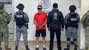 La FGR detuvo en Nuevo León a un presunto integrante de Los Petrofactureros y aseguró vehículos, maquinaria y documentos.