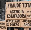 Carteles de supuesta protesta por fraude a una agencia de viajes