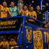 Jugadores de Tigres celebrando un título internacional de la Concachampions.