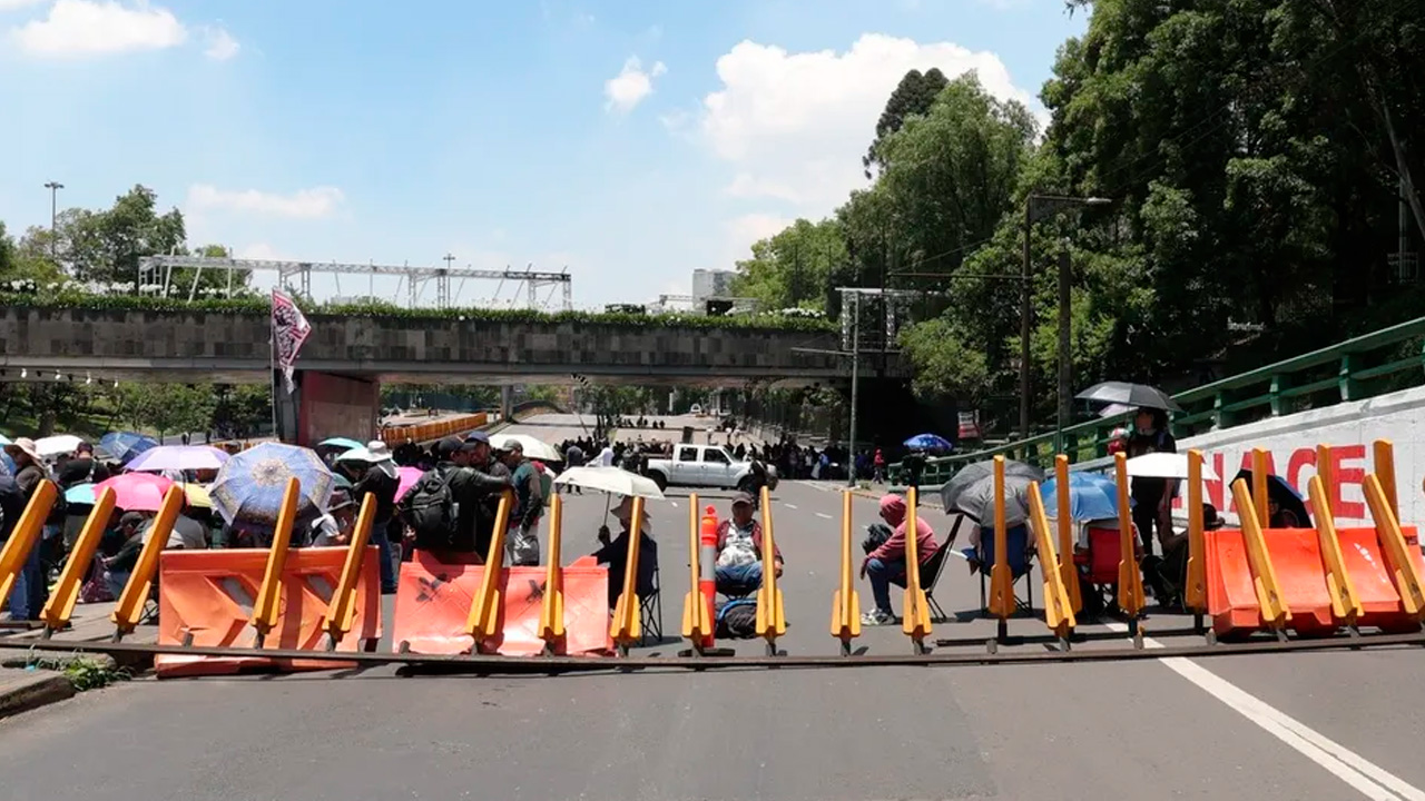 Comerciantes del Centro Histórico de CdMx reportaron caídas de hasta 90% en ventas por los plantones y bloqueos de la CNTE.