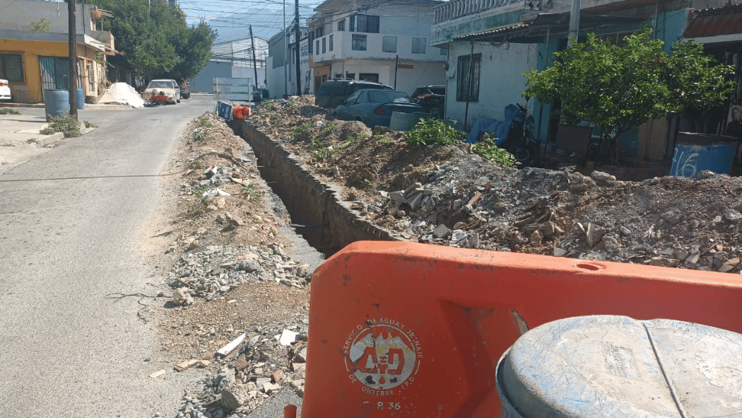 Aledaños de la colonia Obrerista en Monterrey, se quejan por obra inconclusa por parte de Agua y Drenaje.
