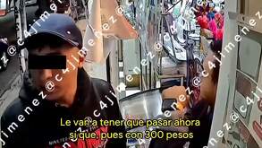 Un extorsionador fue captado pidiendo 300 pesos a la semana a comerciantes de la alcaldía Iztapalapa.