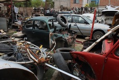 Un trabajador perdió la vida luego de de ser aplastado por una estructura metálica que le cayó encima durante maniobras en una chatarrera en León.