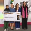 La presidenta Claudia Sheinbaum hizo entrega de su boleto para el partido inaugural del Mundial 2026.