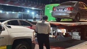 Autoridades viales multan automóviles en Jalisco
