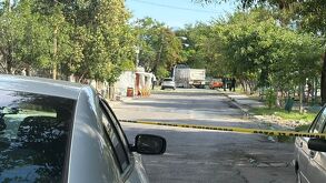 Una persona fue asesinada a balazos a bordo de una camioneta Nissan Kicks en la colonia Plutarco Elías Calles, al norte de Monterrey.