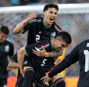 Johan Vázquez festejando el gol que anotó en el amistoso contra Australia.