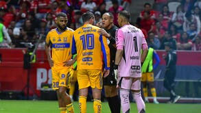 Jugadores de Tigres en la final de la Champions Cup.