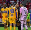 Jugadores de Tigres en la final de la Champions Cup.