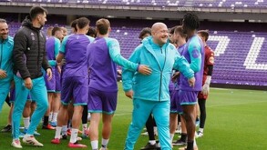 El exgobernador de Jalisco, Enrique Alfaro, anunció el fin de su ciclo en el Real Valladolid de España tras una temporada de lesiones y retos.