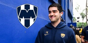 Cesar Garza caminando rumbo al vestidor de Pumas.