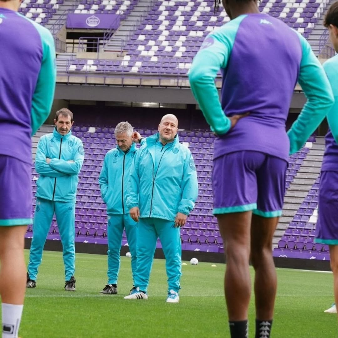 El exgobernador de Jalisco, Enrique Alfaro, anunció el fin de su ciclo en el Real Valladolid de España tras una temporada de lesiones y retos.
