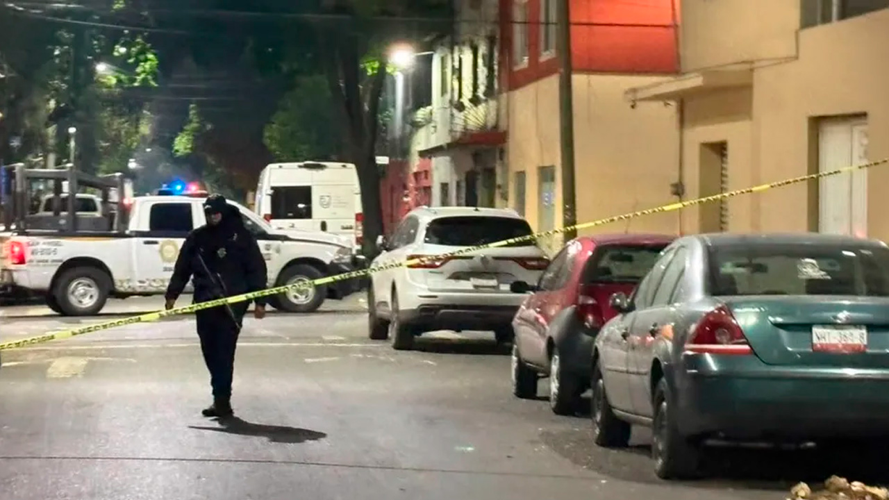 Una riña entre varios sujetos en la colonia Pro Hogar, en Azcapotzalco, terminó en una agresión con arma de fuego que dejó un hombre muerto y otro lesionado.