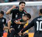 Johan Vázquez festejando el gol que anotó en el amistoso contra Australia.
