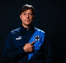 Matías Almeyda portando los colores y uniforme de Rayados, su próximo equipo a dirigir.