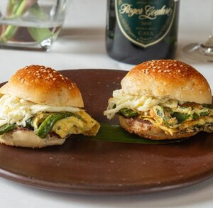 Cemitas poblanas con vino tinto.