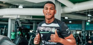 Carlos Gruezo trabajando con Santos