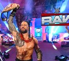 Roman Reigns ingresando al ring en WWE Clash in Italy.