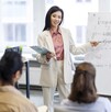 Mujer enseñando idioma