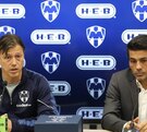 Matías Almeyda siendo presentado como nuevo entrenador de Rayados, junto a Walter Erviti, parte de la directiva del Monterrey.