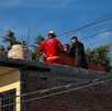 Elementos de Bomberos de Zapopan y policías resguardaron la finca en la calle Azalea tras trágico accidente
