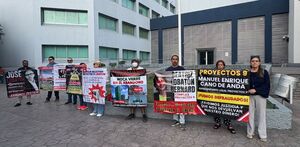 Victimas de Proyectos 9 se manifiestan en Palacio de Justicia en Monterre