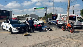 Un motociclista resultó lesionado luego de verse involucrado en un accidente de tránsito con una unidad del transporte público de León la mañana de este martes.