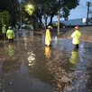 Una fuerte tormenta inundó vialidades en Guadalajara y Zapopan. Hay árboles caídos, autos varados y cierres en López Mateos y Periférico Sur.