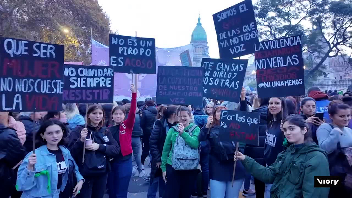 11 años después de la primera protesta del movimiento, el país vuelve a convulsionarse de ira ante el feminicidio de Agostina Vega.