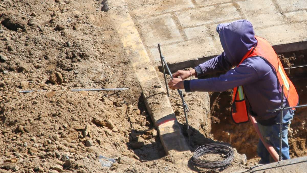 Personal de construcción durante una obra