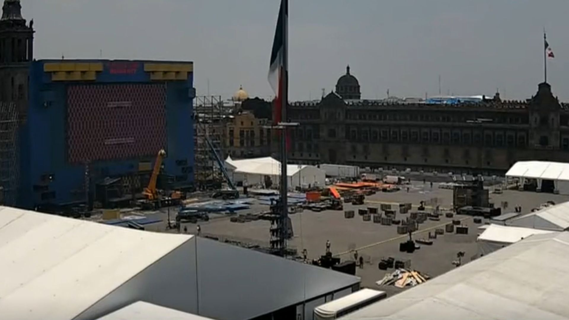 Autoridades de la CdMx abrieron un segundo filtro de acceso en el Zócalo tras las protestas de comerciantes afectados por los bloqueos viales.