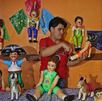 un artesano muestra muñecos hechos de cartonería