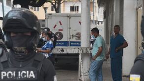 Policía de Ecuador en la escena del crimen.