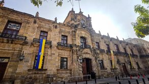 Descubre si el lunes 8 de junio de 2026 es día de descanso obligatorio en Jalisco tras la polémica entre ayuntamientos y el gobernador Pablo Lemus.
