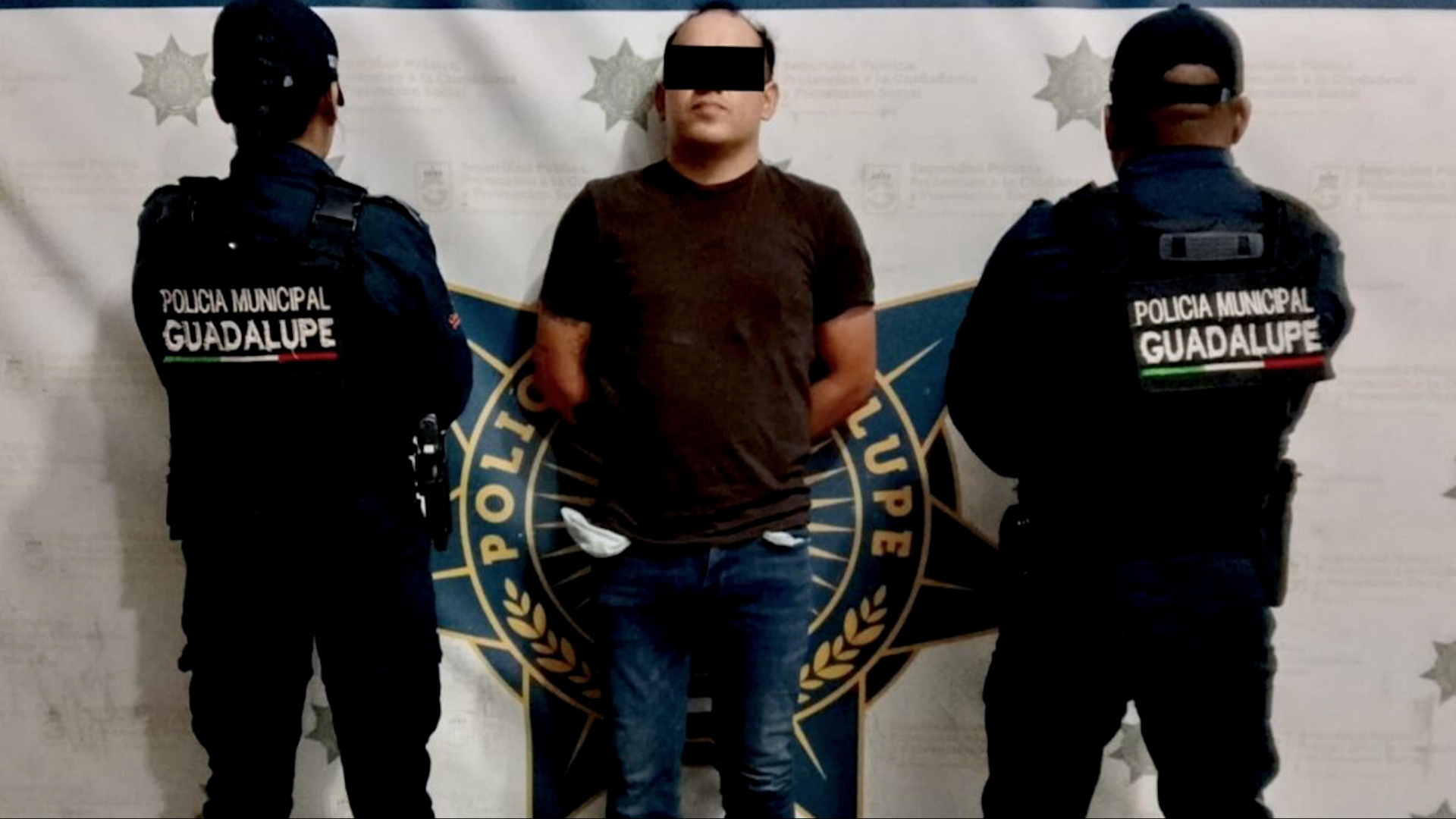Un sujeto fue detenido por la policía de Guadalupe tras ser sorprendido manejando una camioneta con reporte de robo vigente en la colonia San Rafael.