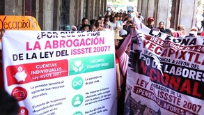 Gobierno federal propone a la CNTE fortalecer PENSIONISSSTE y crear aseguradora pública tras manifestaciones.