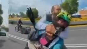 Agreden a ciclista en Calzada de Acoxpa y Periférico Sur