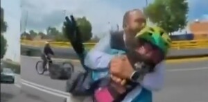 Agreden a ciclista en Calzada de Acoxpa y Periférico Sur