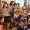 Secondi promueve la moda sostenible mediante talleres, intercambios de ropa y actividades que buscan dar una segunda vida a las prendas.