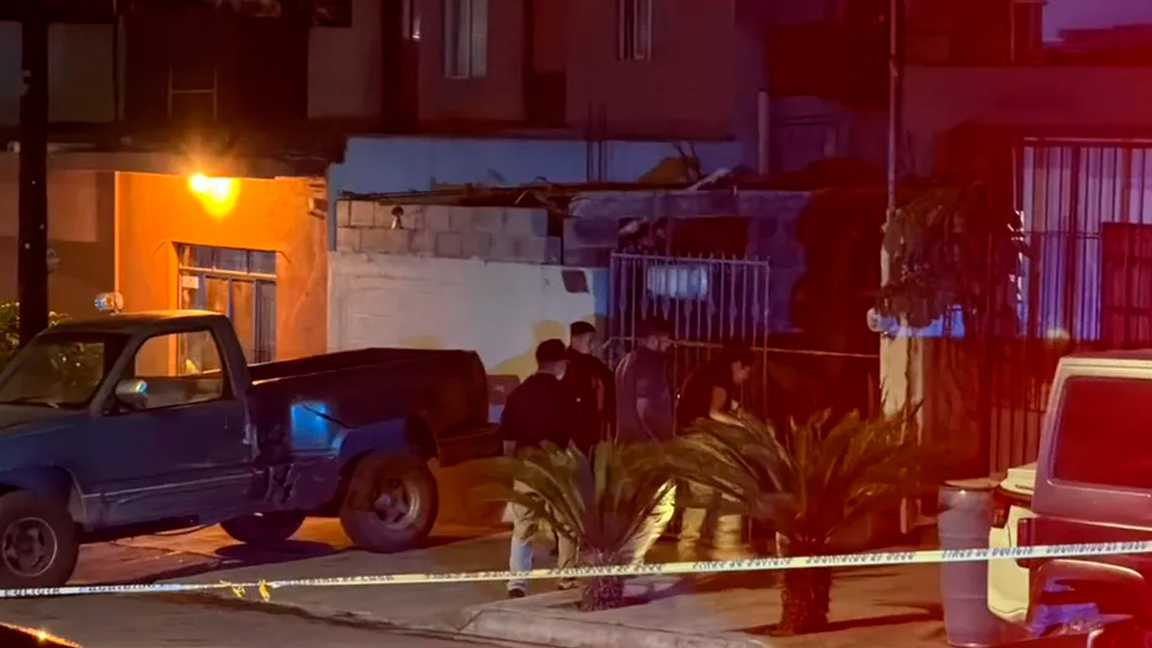 Un hombre de 27 años fue asesinado a balazos dentro de una vivienda tipo vecindad en la colonia Los Altos, en Monterrey.