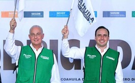 Manolo Jiménez junto a Román Alberto Cepeda, alcalde de Torreón fallecido este 5 de junio de 2026.