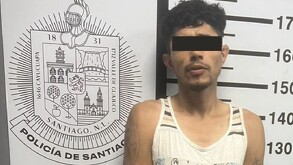 Un hombre fue detenido en Santiago mientras fumaba mariguana; además, es investigado por presuntos robos a casa habitación.