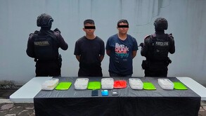 Dos jóvenes fueron detenidos en Linares luego de que autoridades les aseguraran cerca de 4 kilos de una sustancia similar al cristal.
