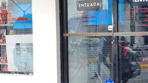 cristalazo en negocio saqueado en Cumbres