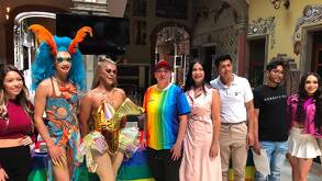 Una foto donde están parte de los organizadores y los intengrantes para la Marcha del Orgullo en Guadalajara