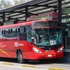 Unidad del Metrobús llega a una estación